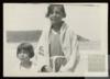 Luisa y Concha Delibes Setién en un día de playa en Suances (Cantabria).