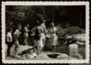 Concha Delibes Setién junto a unos amigos en el Besaya, en Molledo (Cantabria).