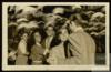 Miguel Delibes Setién bailando con Ángeles de Castro junto a Luisa de Castro y Jesús Fragoso.