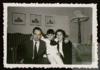 Miguel Delibes Setién y Ángeles de Castro Ruiz junto a su hijo Miguel el día de su primera comunión.