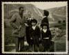 Ángeles de Castro Ruiz junto a sus hijas Ángeles y Elisa Delibes de Castro y el matrimonio Antoni...