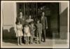 Miguel Delibes Setién y Ángeles de Castro Ruiz junto a sus cuatro hijos Miguel, Ángeles, Germán y...