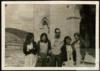 Miguel Delibes Setién junto a sus hijas Ángeles y Elisa Delibes de Castro, Bárbara y otra amiga, ...