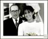 Miguel Delibes Setién junto a Camino Delibes de Castro en el día de su boda.