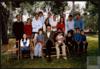 Miguel Delibes Setién junto a sus 18 nietos, en la celebración en El Montico de su 80 cumpleaños.