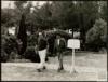 Miguel Delibes Setién pasea con Camilo José Cela por Pollença (Islas Baleares).