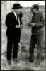 Miguel Delibes Setién con Josep Pla, en Palafrugell (Gerona).