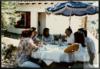Miguel Delibes Setién durante una comida en Sedano (Burgos) acompañado de Elisa Delibes de Castro...