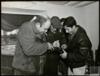 Miguel y Manuel Delibes Setién con Germán Delibes de Castro y Miguel Fernández-Braso "luchan...