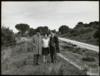 Miguel Delibes Setién con Miguel Fernández-Braso y Carmen Muro, en Villanueva de Duero (Valladolid).