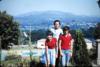 Juan, Adolfo y Camino Delibes de Castro durante sus vacaciones por Galicia.