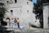 Miguel, Germán y Juan Delibes de Castro acompañan a Marión Ament en una visita a Cortiguera (Burg...