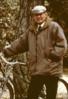 Miguel Delibes Setién junto a su bicicleta en El Montico. Fotógrafo Felipe Scheffel. 1993 (aproxi...