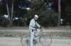 Diapositiva de Miguel Delibes Setién en bicicleta en El Montico.