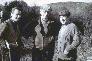 Miguel Delibes Setién junto a Juan Diego y Alfredo Landa durante el rodaje de "Los santos in...
